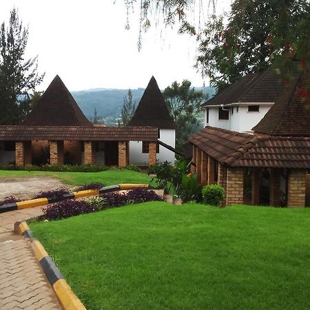 White Horse Inn Kabale Екстериор снимка