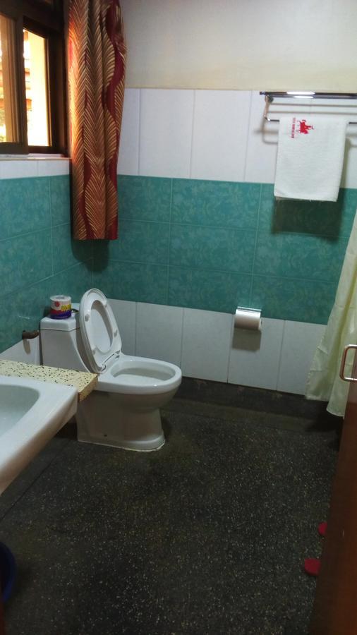 White Horse Inn Kabale Екстериор снимка