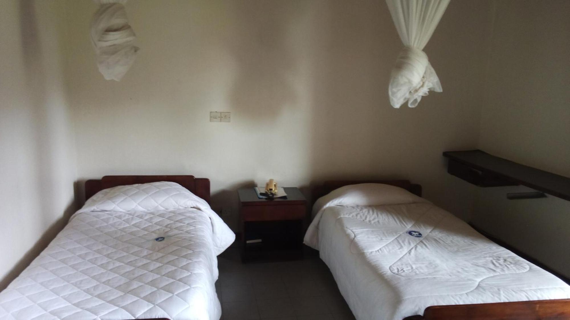 White Horse Inn Kabale Екстериор снимка