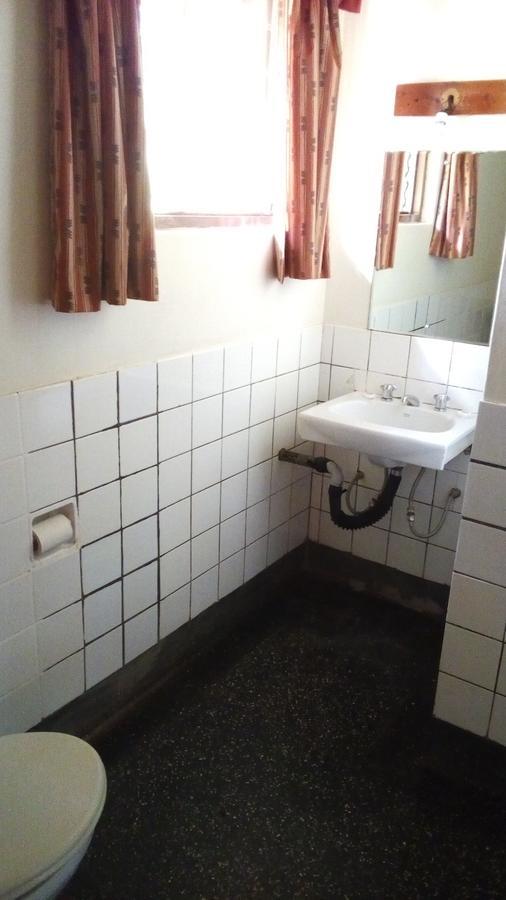 White Horse Inn Kabale Екстериор снимка