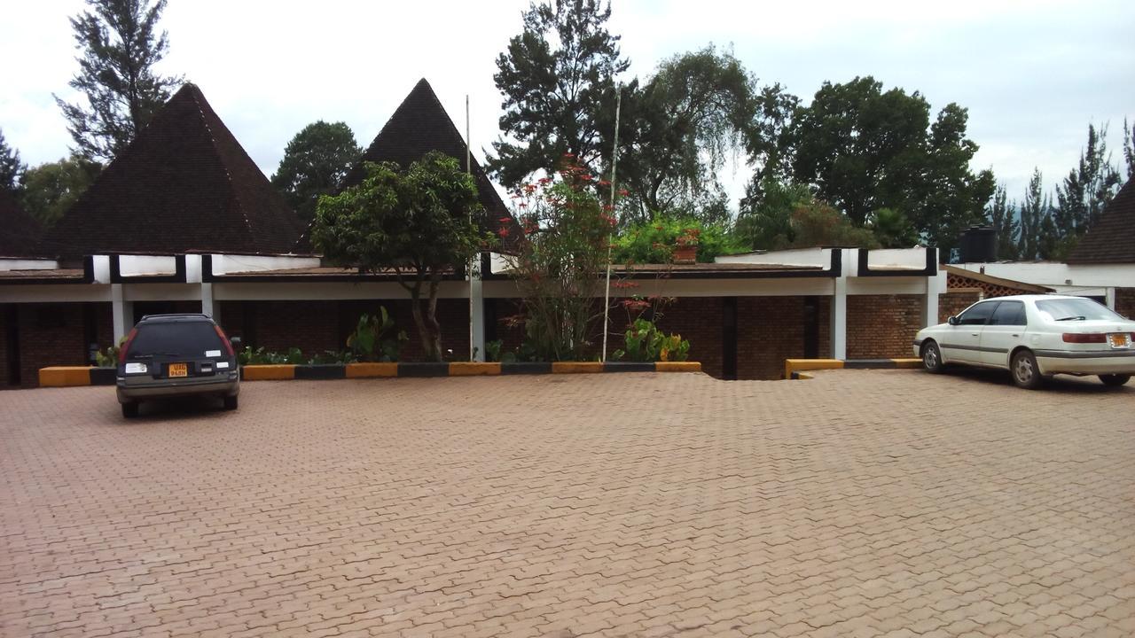 White Horse Inn Kabale Екстериор снимка