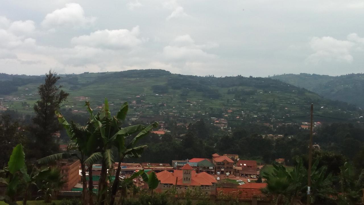 White Horse Inn Kabale Екстериор снимка