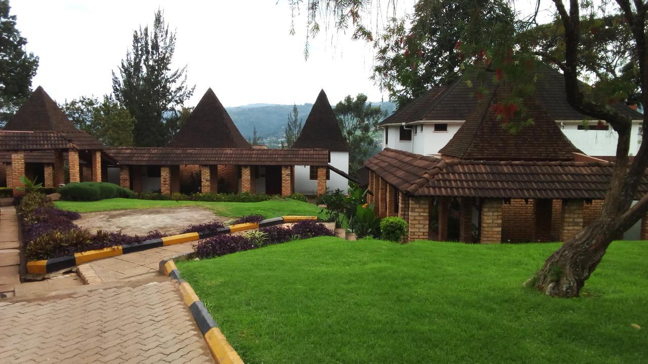 White Horse Inn Kabale Екстериор снимка